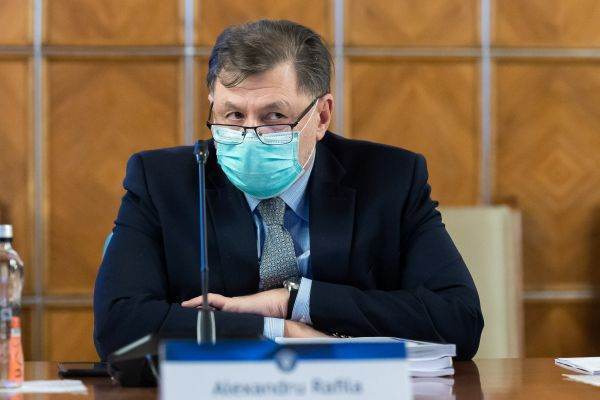 "Este foarte posibil că în săptămânile următoare să asistăm la o transmitere comunitară susţinută cu tulpina Omicron"