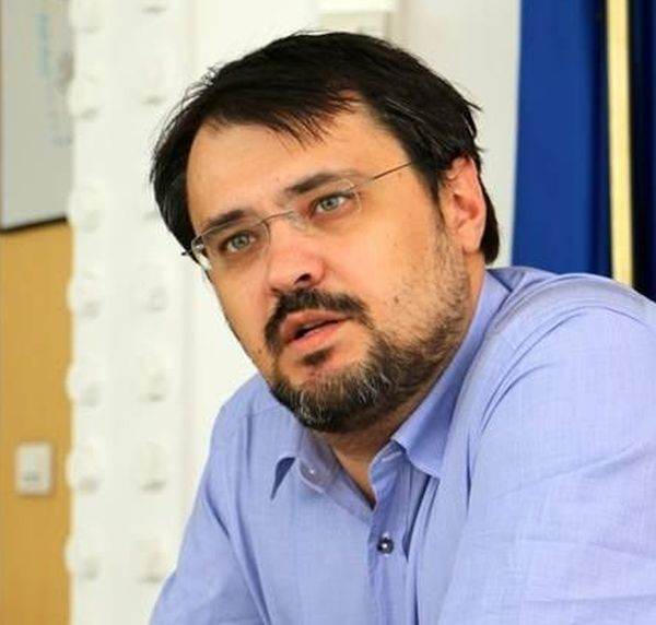 Cristian Ghinea, coordonator politici publice USR, fost ministru al Investiţiilor şi Proiectelor Europene, care a coordonat elaborarea PNRR, a subliniat faptul că lansarea acestei platforme reprezintă modalitatea USR de a rămâne alături de acest proiect de ţară.