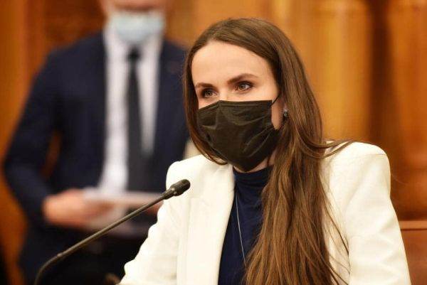 Oana Ţoiu (Sutrsa foto: Facebook)