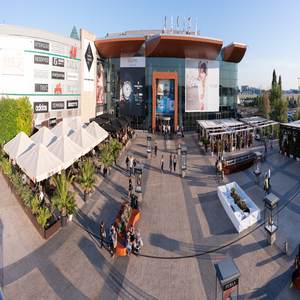 Alertă cu bombă la Băneasa Shopping City