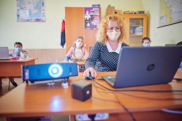 61% dintre profesori vor să creeze lecţii digitale pentru a-şi stimula elevii să înveţe mai bine