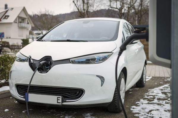 Vânzările de maşini electrice, peste cele de automobile diesel