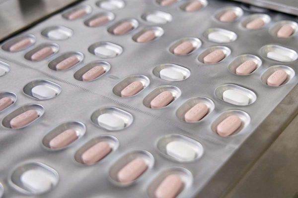 Canada autorizează pastila anti-COVID-19 de la Pfizer