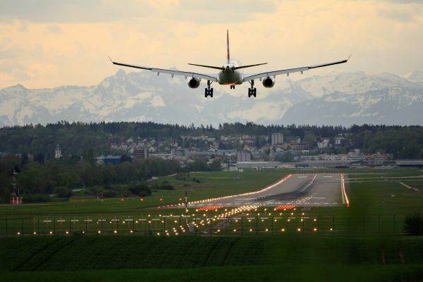 Ianuarie redevine luna cu cele mai mici preţuri la biletele de avion