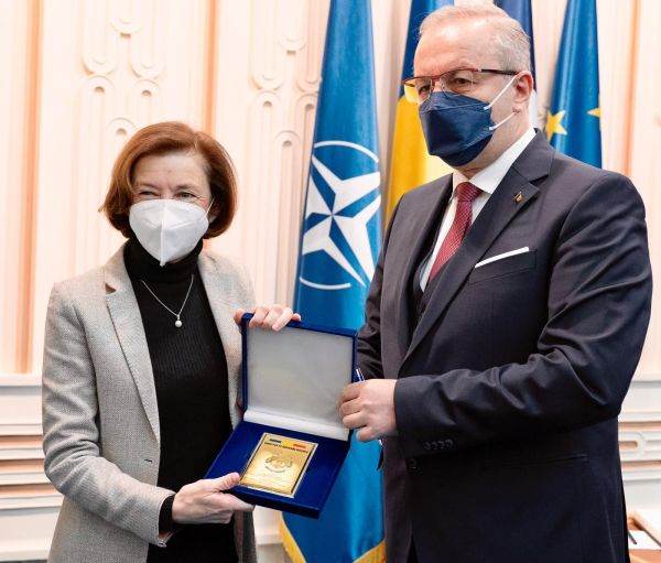  Ministrul francez al apărării, Florence Parly şi omologul său român, Vasile Dîncu