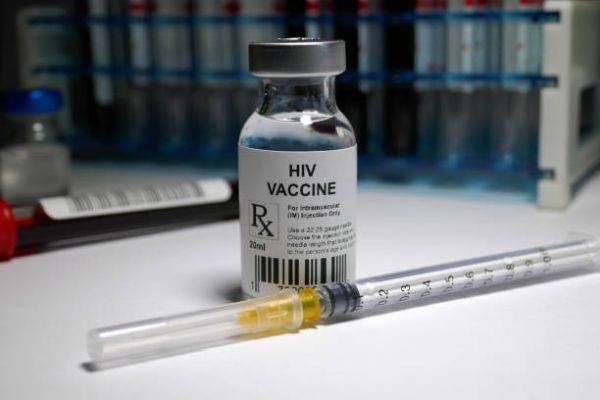 Moderna anunţă începerea testelor clinice pentru un vaccin împotriva HIV pe bază de ARN mesager