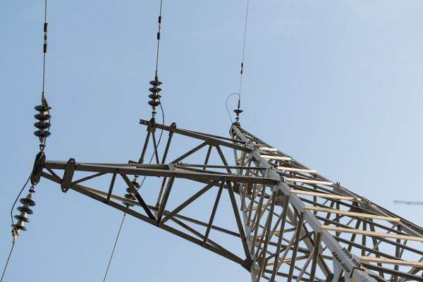 Furnizorii de energie vor avea pierderi chiar de la întocmirea facturilor, potrivit noii OUG