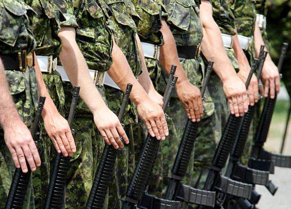 Canada şi-a deplasat trupele în vestul Ucrainei