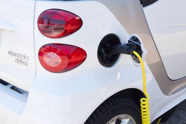 Investiţii: zeci de miliarde de dolari în vehicule electrice