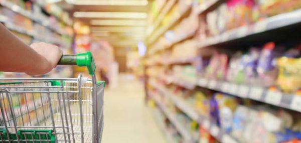 Accesul în magazinele alimentare situate în centre comerciale, permis tuturor persoanelor cu respectarea unor condiţii