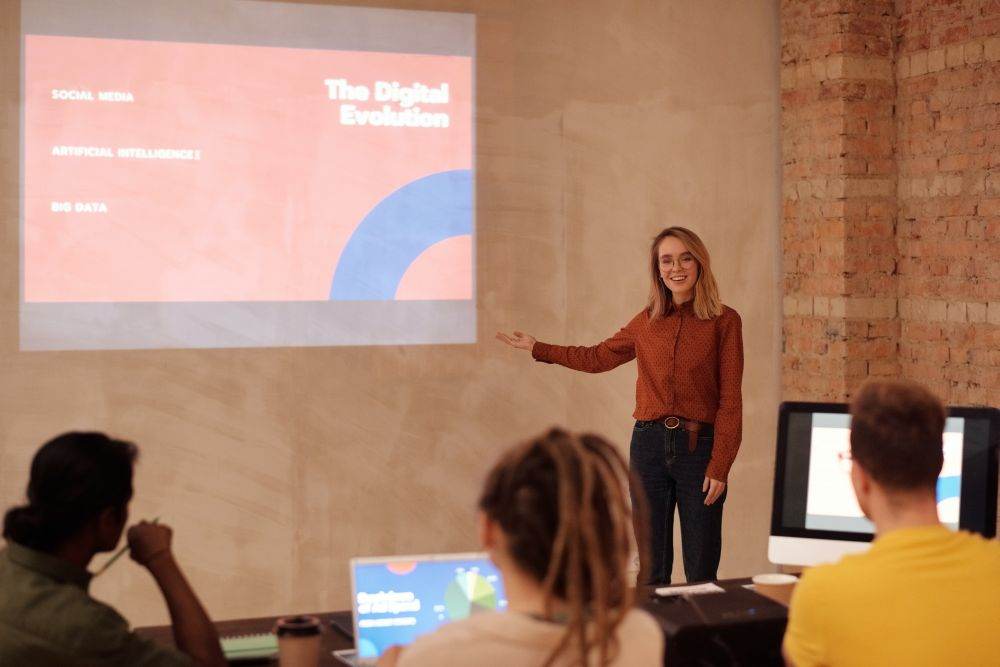 Ce avantaje financiare ai dacă investeşti în dezvoltarea abilităţilor digitale