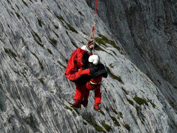 Peste o sută de persoane au avut nevoie de intervenţia salvamontiştilor în ultimele 24 de ore