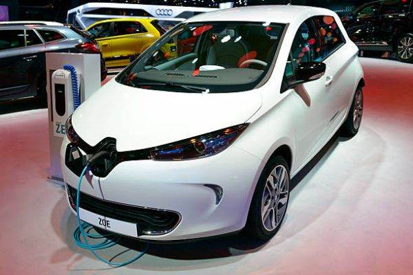 Renault va dezvolta şi produce în Franţa o nouă generaţie de motoare pentru automobile electrice