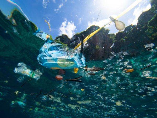 Mai multe bănci europene finanţează cu patru miliarde de euro proiectele de oprire a poluării cu plastic a oceanelor