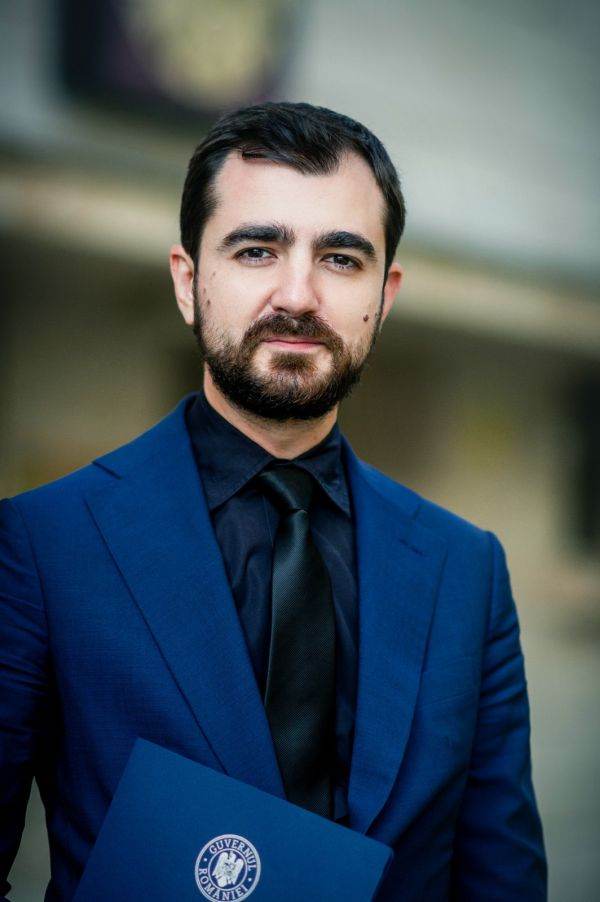 "'Povara fiscală pe muncă scade prin eliminarea taxelor pe suma salariului minim, nu prin impozitare progresivă''