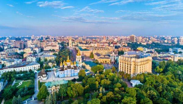 MAE recomandă cetăţenilor români evitarea oricărei deplasări în Ucraina