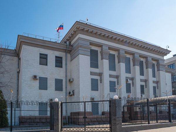 Evacuarea diplomaţilor ruşi din Ucraina a început