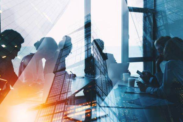 Companiile străine şi-au încetat operaţiunile din Ucraina şi evaluează impactul sancţiunilor asupra Rusiei