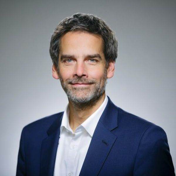 Steffen Hebestreit (Sursa foto: Twitter)
