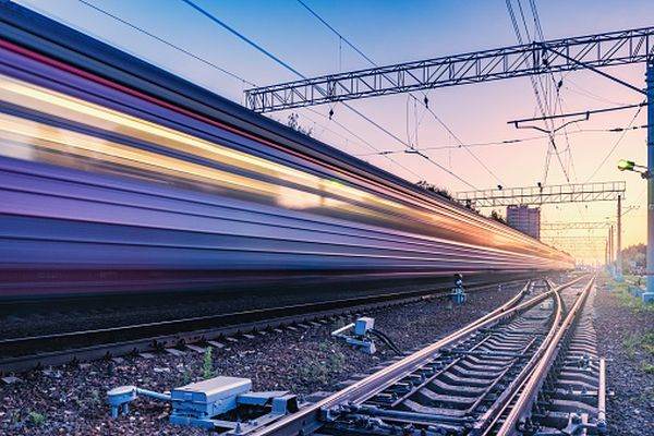 Forţele de ordine au tras focuri de avertisment pentru a preveni o busculadă la gara din Kiev