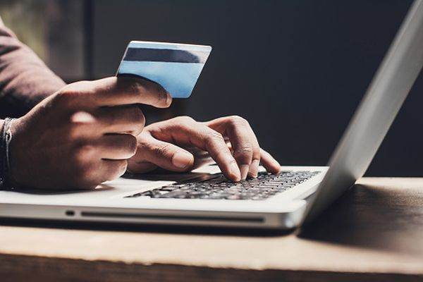 Mastercard blochează o serie de operaţiuni financiare pentru a respecta sancţiunile internaţionale impuse Rusiei