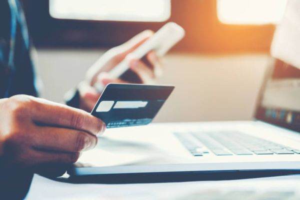 Utilizatorii Revolut România pot face donaţii către Crucea Roşie pentru populaţia ucraineană