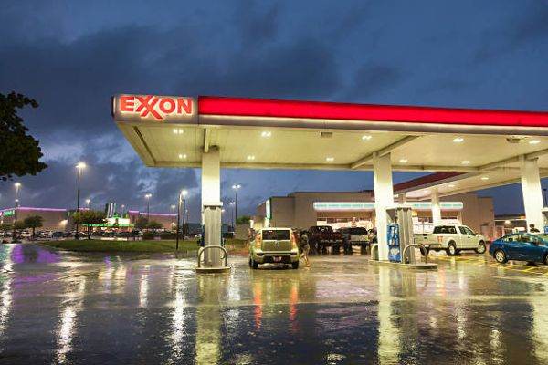 Gigantul petrolier ExxonMobil şi-a anunţat retragerea din Rusia