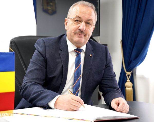 Vasile Dîncu, ministrul Apărării Naţionale