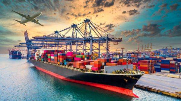 Companiile de transport maritim suspendă livrările de mărfuri din Rusia