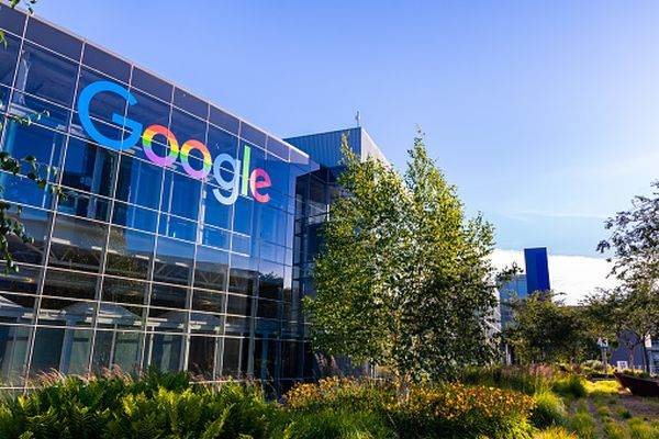 Google donează 5 milioane de dolari pentru refugiaţii din Ucraina