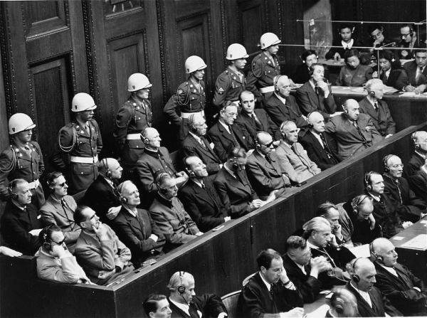 Fotografie din timpul procesului de la Nurnberg început în 1945 dupa cel de-al Doilea Război Mondial