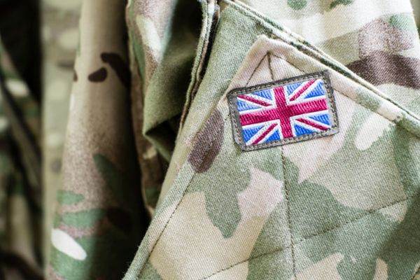Şeful armatei britanice avertizează populaţia să nu se alăture luptei din Ucraina