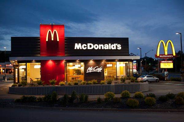 McDonald's, Pepsi, Starbucks şi Pizza Hut continuă afacerile derulate în Rusia