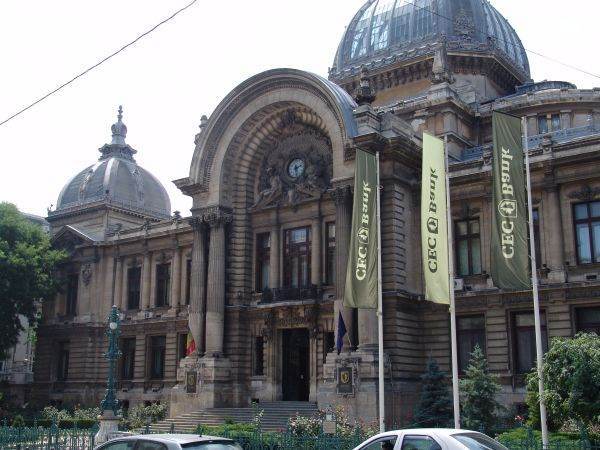 CEC Bank a obţinut primul rating internaţional, BB, de la Fitch