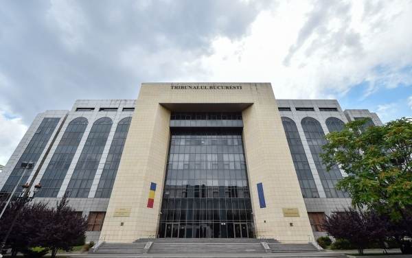 "Investitorii SIF Muntenia - fără calitate procesuală activă în cererile contra AGA"