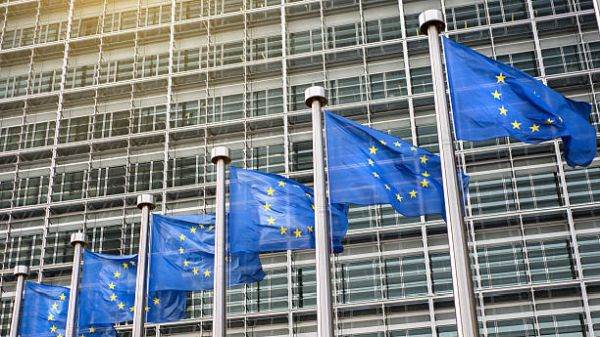 UE va înăspri sancţiunile împotriva companiilor petroliere ruseşti dar nu va interzice importul de ţiţei rusesc