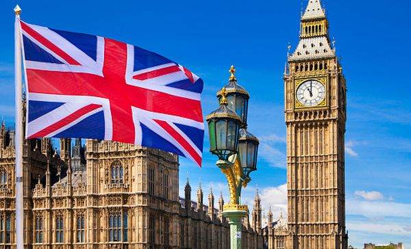 Marea Britanie adaugă pe lista de sancţiuni alte 350 de persoane şi entităţi din Rusia