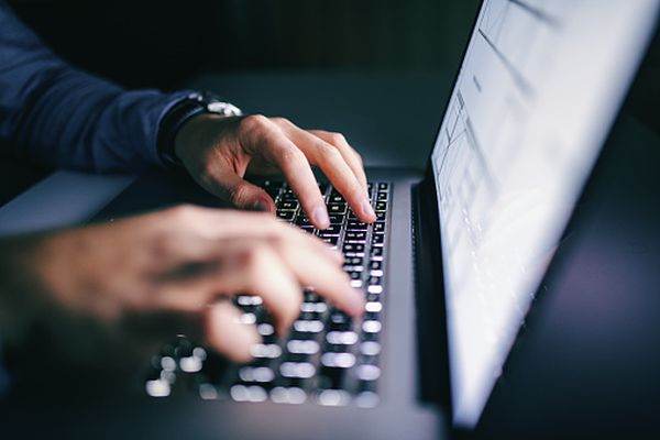 Site-uri guvernamentale ruse, lovite de atacuri cibernetice fără precedent