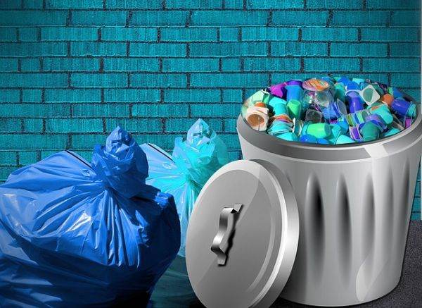 Mai puţine pahare şi cutii alimentare din plastic începând cu 2023. Cantitatea lor va fi redusă cu 5% de anul viitor