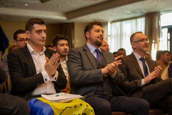 George Simion, Claudiu-Richard Târziu, Sorin Lavric Sursa foto: Facebook/Alianţa pentru Unirea Românilor - AUR
