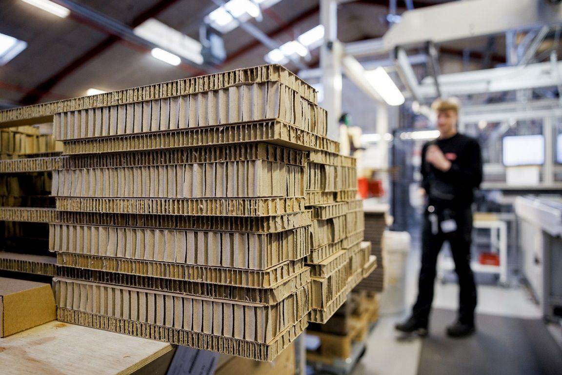 Grupul VELUX renunţă aproape în totalitate la plasticul din ambalajele ferestrelor de mansardă