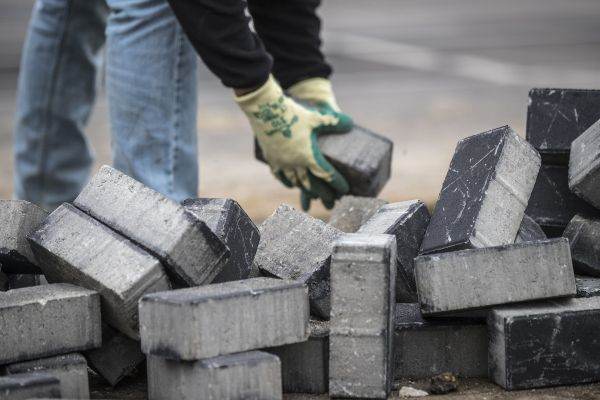 Criza materialelor de construcţie reclamă o acţiune comună de protecţie a infrastructurii