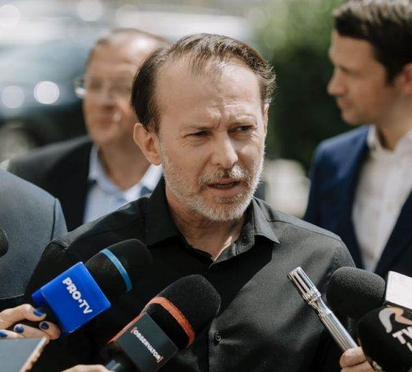 PNL - de la festivalul democraţiei, la moderaţia puciştilor