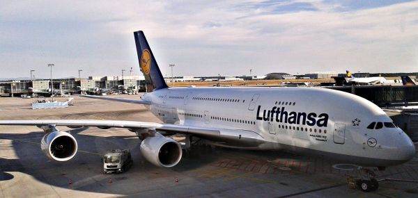 Datoria Lufthansa a crescut cu 10 miliarde de euro