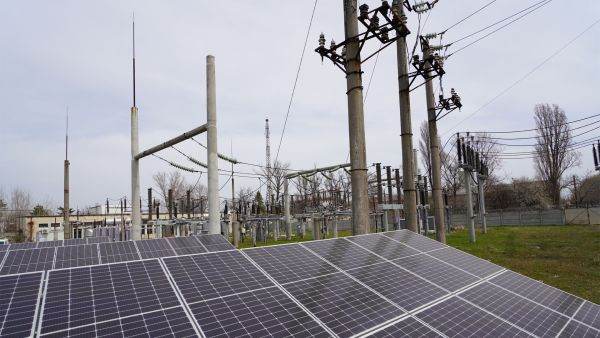 E-Distribuţie a investit circa 500.000 de euro pentru instalarea de panouri fotovoltaice în trei staţii
