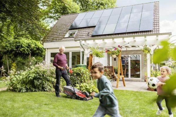 Panourile fotovoltaice, soluţia "verde" pentru facturi mai mici cu 90%