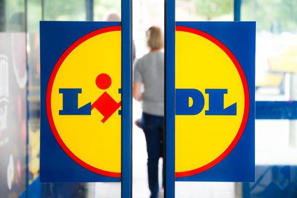 Lidl România a investit peste 35 milioane de lei pentru dezvoltarea durabilă a comunităţilor locale