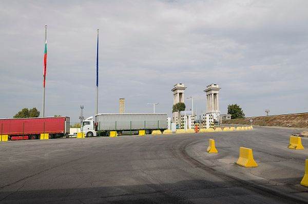 Bunuri contrafăcute, în valoare de peste 145.000 lei, descoperite la Vama Giurgiu