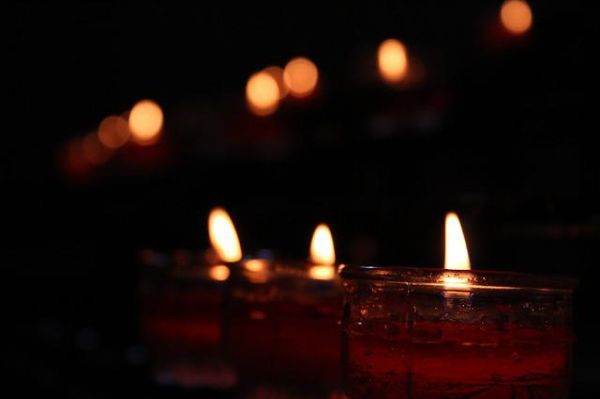 Sfânta Lumină de la Ierusalim a ajuns în România