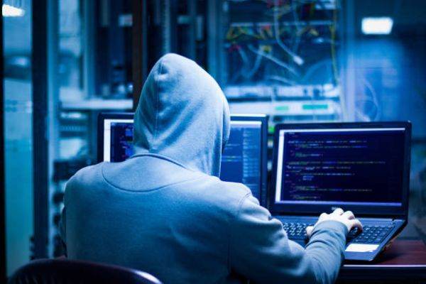 Comisia salută acordul politic privind normele pentru siguranţa online